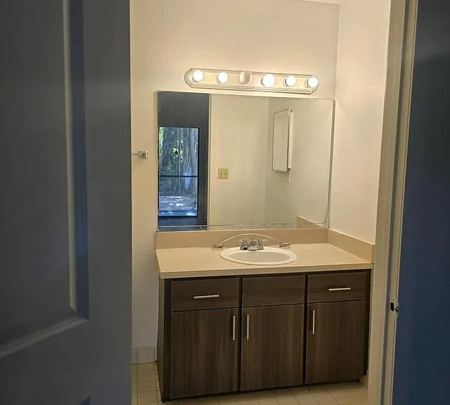 2445 SW 18th Ter #902 — Photo 9