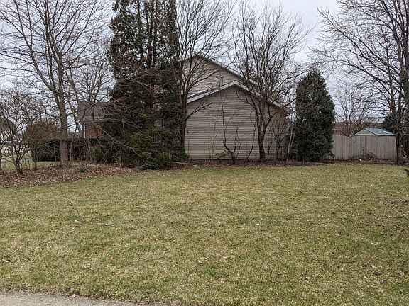 3rd image of 1121 E Meadow Lake Dr