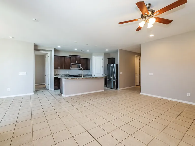 11022 W Marguerite Ave — Photo 3