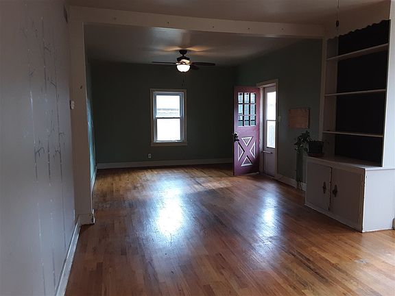 5th image of 804 S Denver St