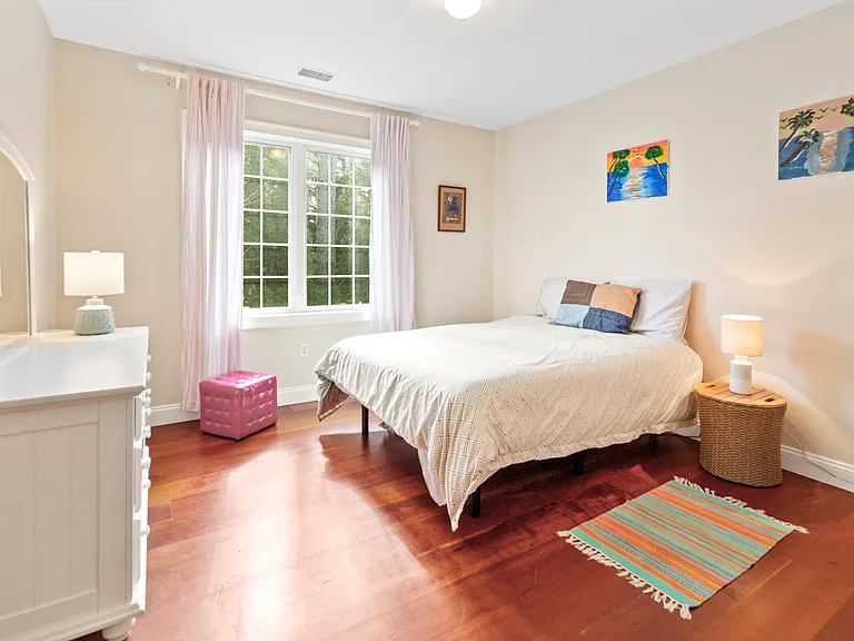 Hillside Dr W — Photo 23