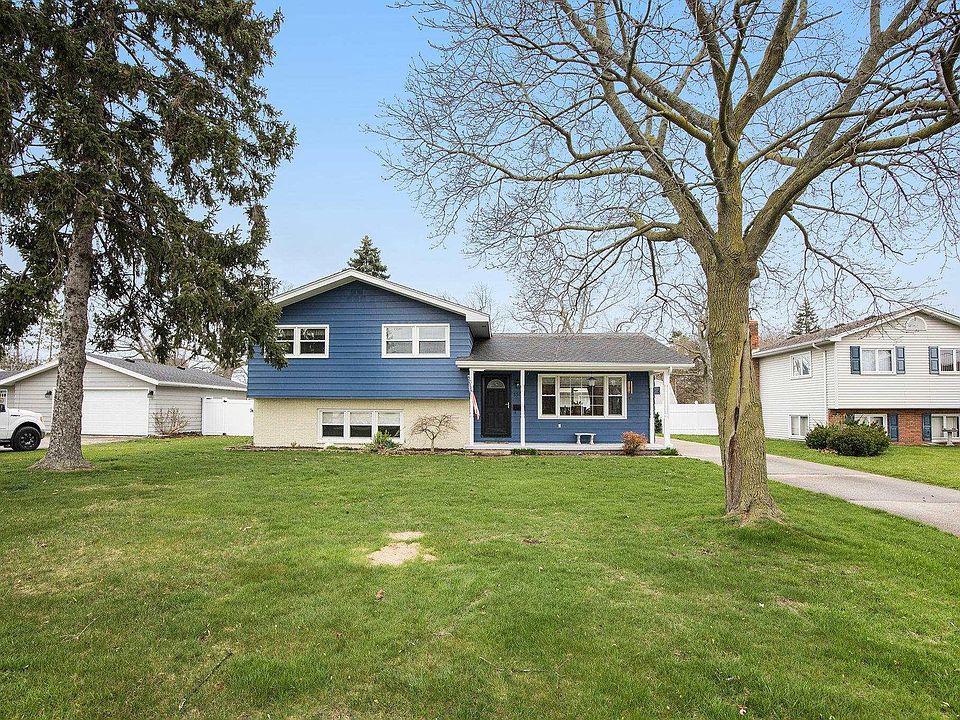 1st image of 1300 Briarwood Dr