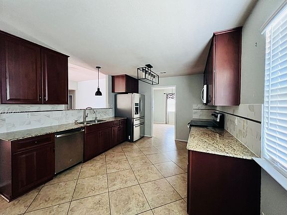3rd image of 5707 Hercules Ave