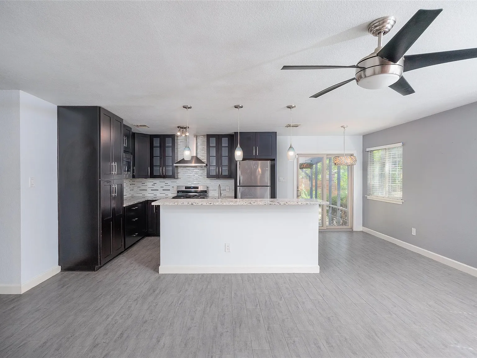 4 bed, 2.0 bath, 1303 sqft, $2,700 — Photo 4