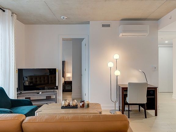 4th image of 100 Rue Murray #610