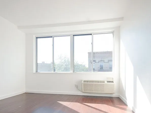 292 Stanhope Street image 3 of 12