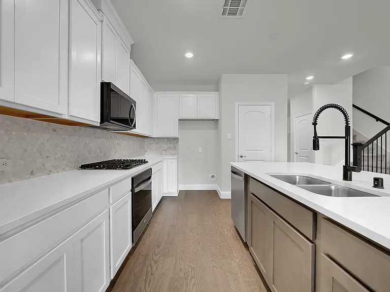 7929 Bayside Dr — Photo 12