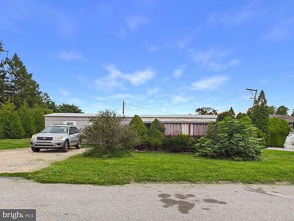 4th image of 250 Herman St