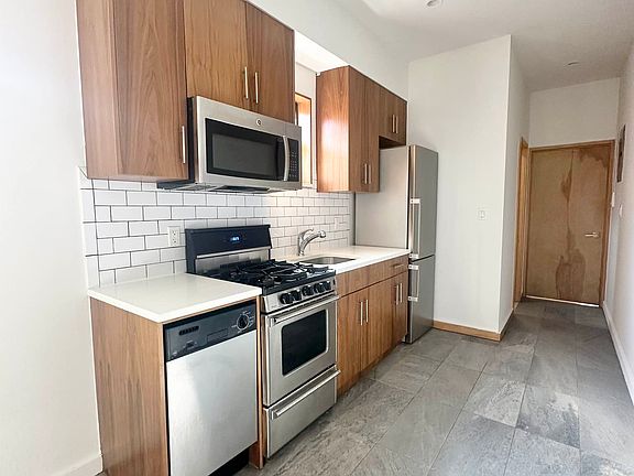 4th image of 119 Baxter St APT 11F
