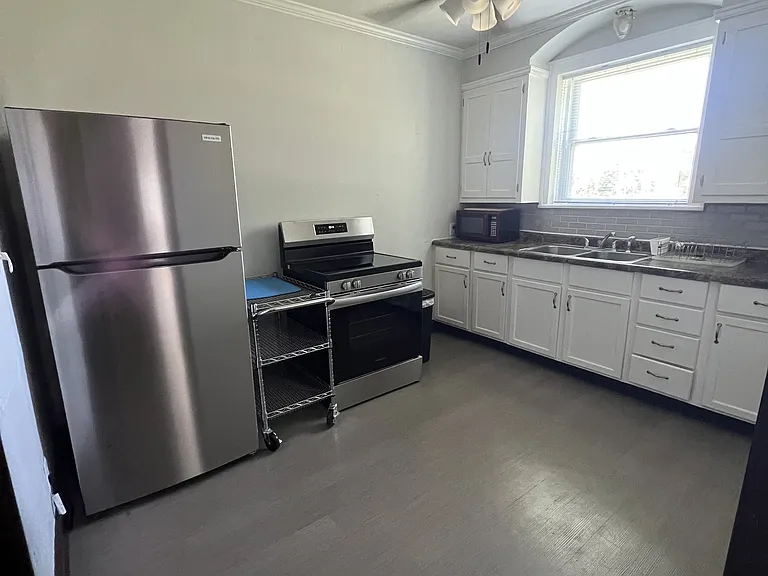 821-823 S 5th St #821 — Photo 18