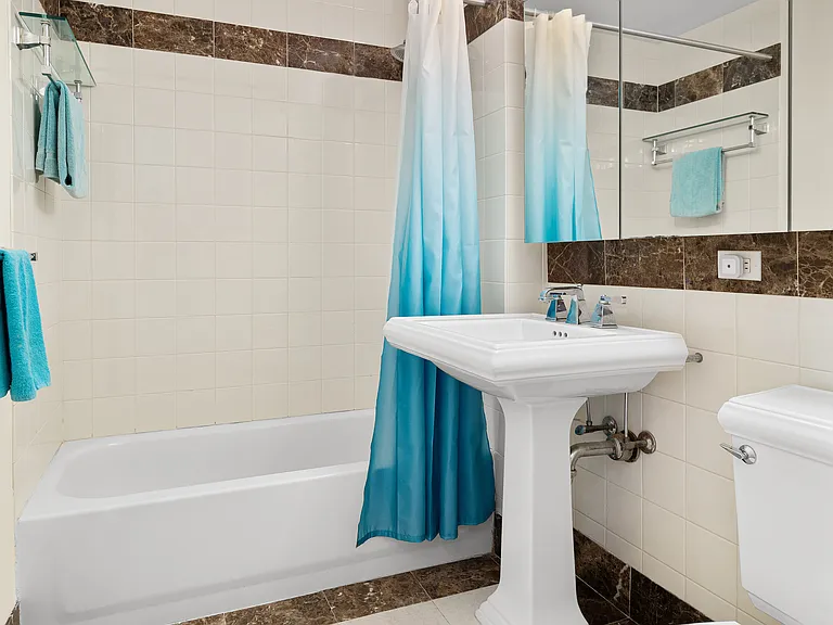 455 Main St #12F — Photo 8