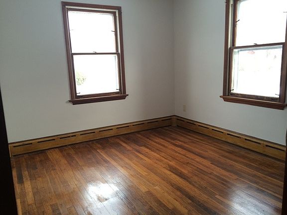 5th image of 241 Poplar St