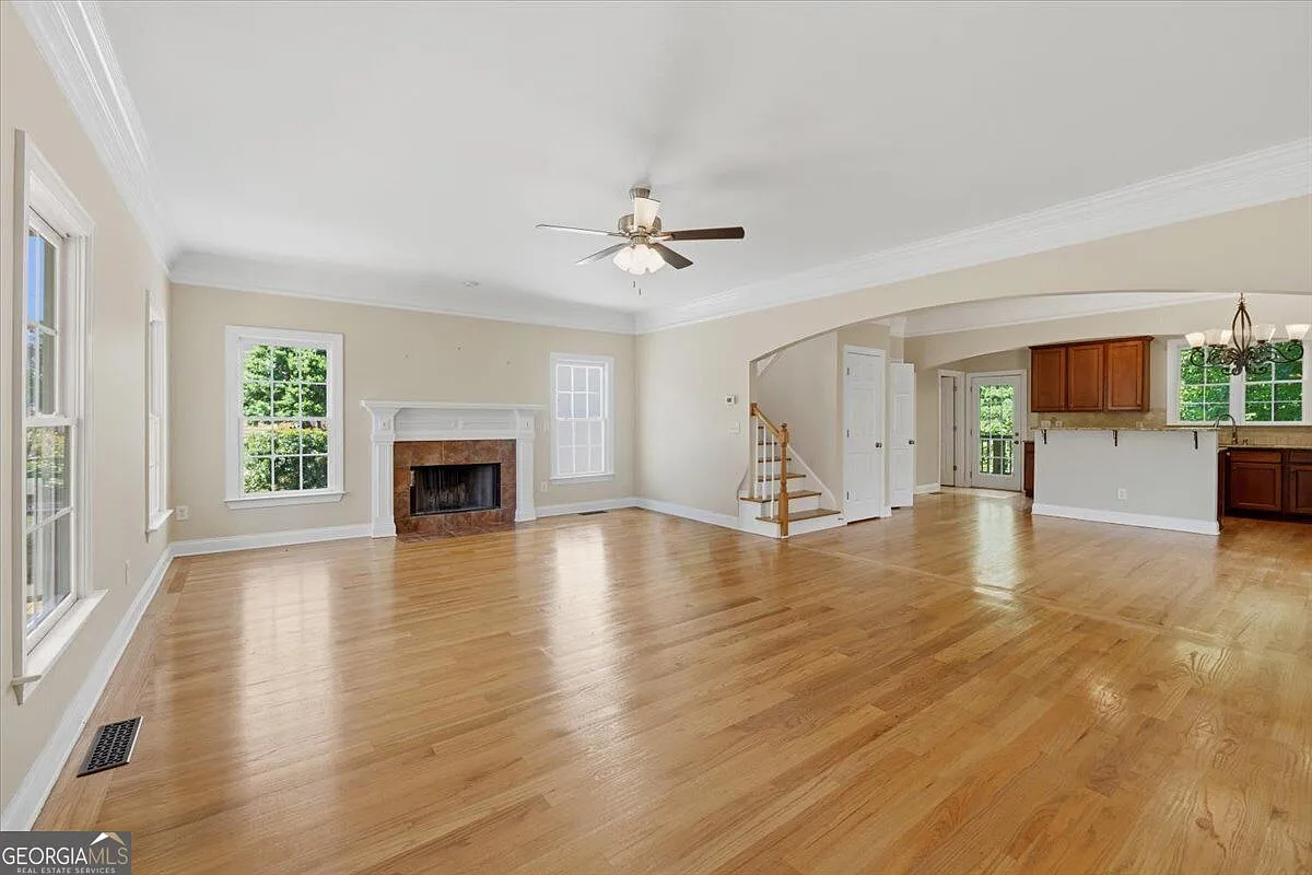 4 bed, 3.5 bath, 3488 sqft, $3,000 — Photo 3