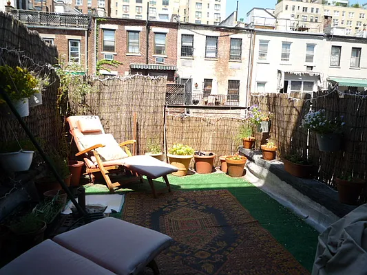 Rented by New Yorker Realty | media 22