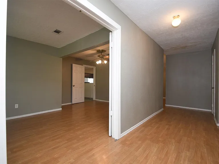 510 Chambly Dr — Photo 9