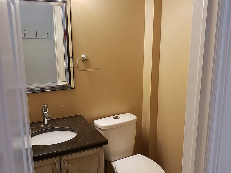 131 Ferndale Dr S — Photo 8
