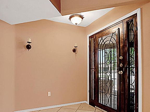 3rd image of 10466 Davwood Ln