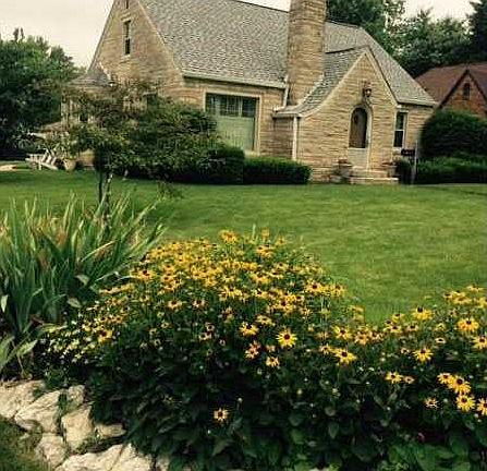 3rd image of 1402 E Loretta Dr