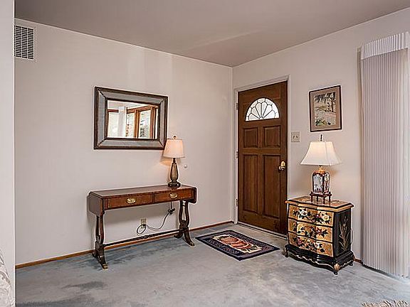 2nd image of 1116 Oakwood Dr
