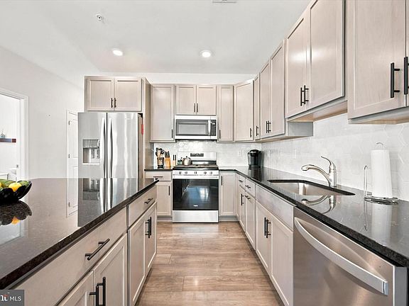 3rd image of 200 Honey Ln