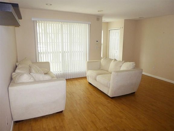 3rd image of 111 Grantham Dr #0