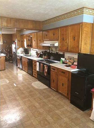 2nd image of 210 4th St