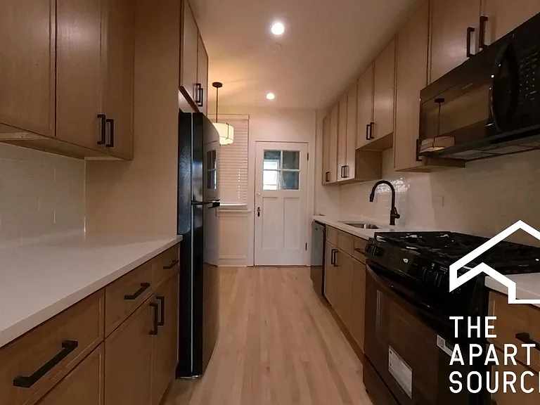 4539 W Barry Ave #2 — Photo 1