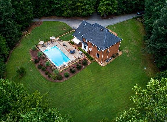 3rd image of 18237 Flemings Mill Dr