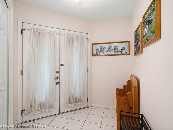 3rd image of 8 Meadowlake Cir N