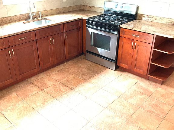 5th image of 27 Lambert St #1