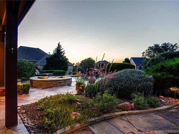 5th image of 1451 Woodhaven Dr