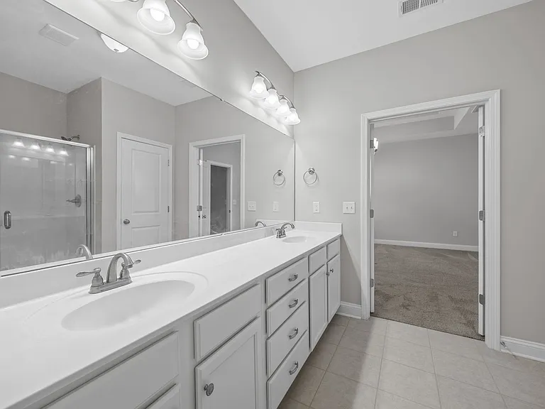 4 Tatum Ln — Photo 25
