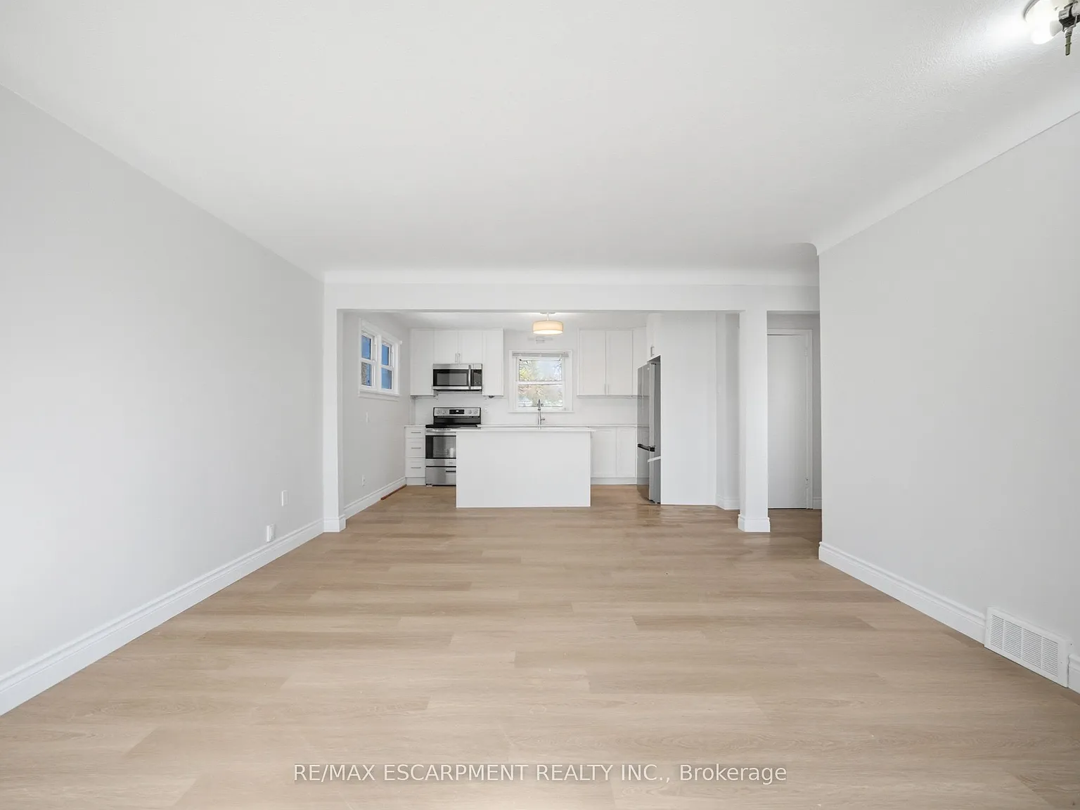 4 bed, $2,700 — Photo 3