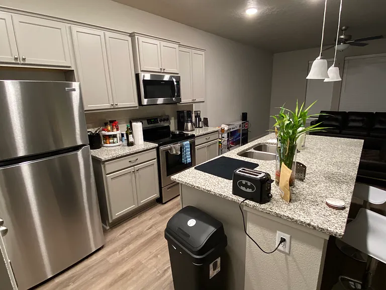 401 N Tessa Ln — Photo 1