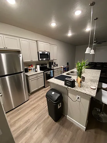 401 N Tessa Ln Photo 1