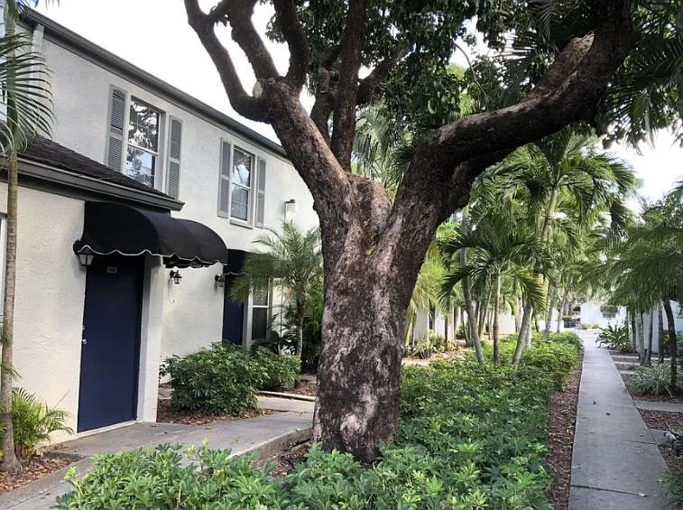 Woodside Villas — Photo 5