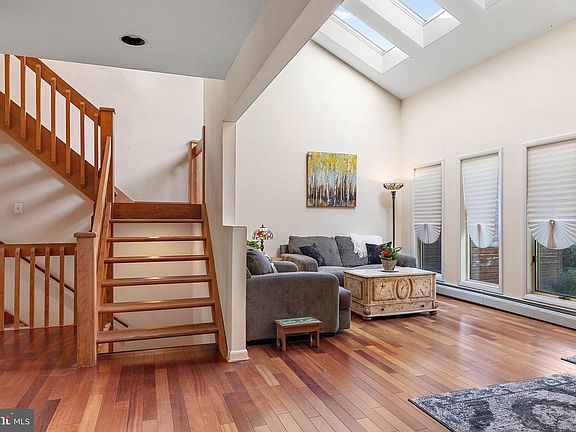 3rd image of 115 Freedom Valley Cir