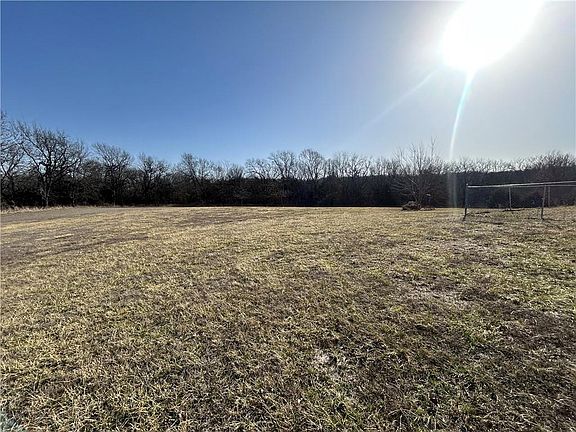 5th image of 529 SE 30th Rd