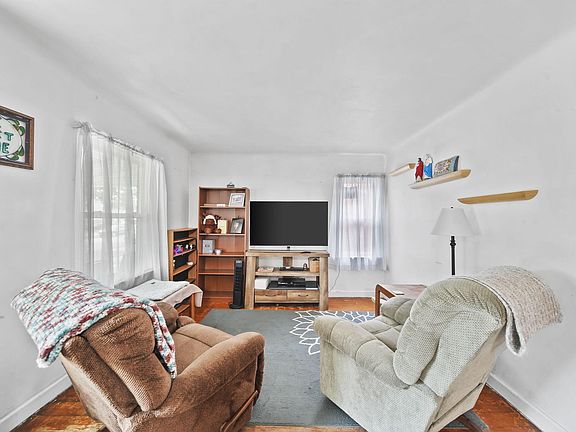 4th image of 764 Lincoln Ave