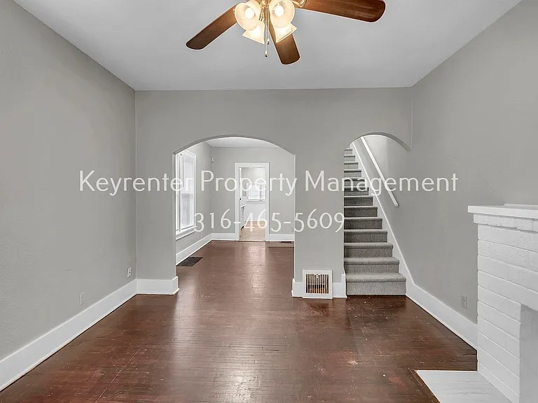 144 S Green St — Photo 4