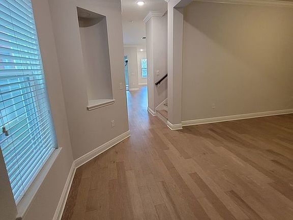 2nd image of 109 S Newport Ave APT 2