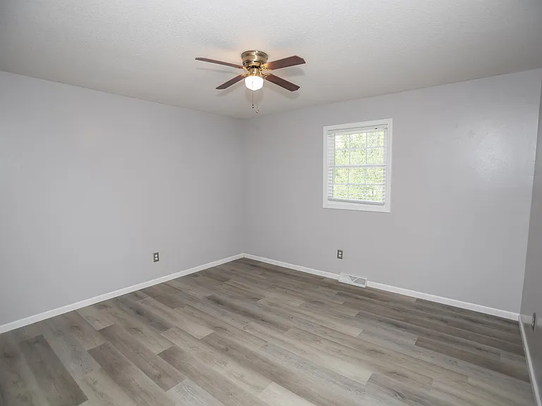 223 Mary Dr — Photo 10