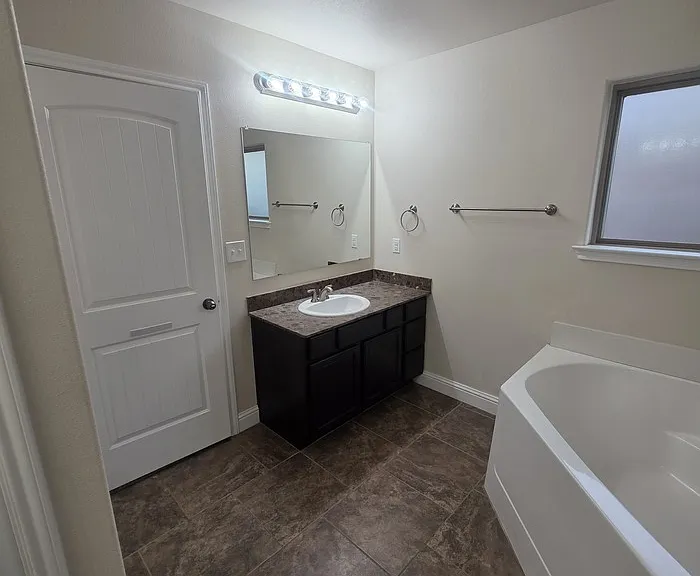 5913 Mile High Ln — Photo 30