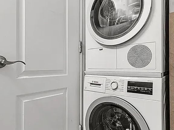 4th image of 350 W 21st St #2A