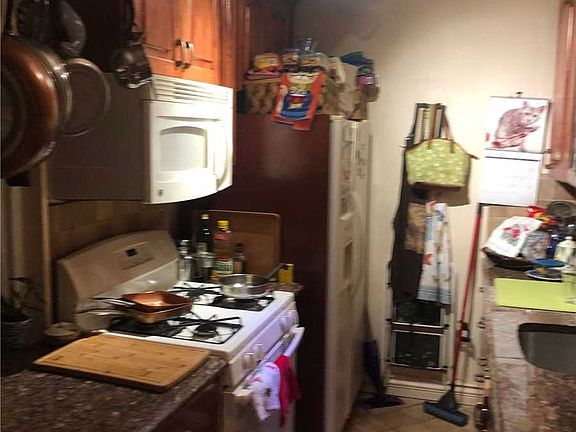 3rd image of 212-91 16th Ave #1F