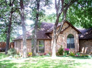624 Parkridge Blvd, Burleson, TX 76028