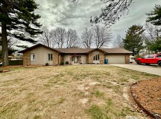 1634 E Lakewood St, Springfield, MO 65804