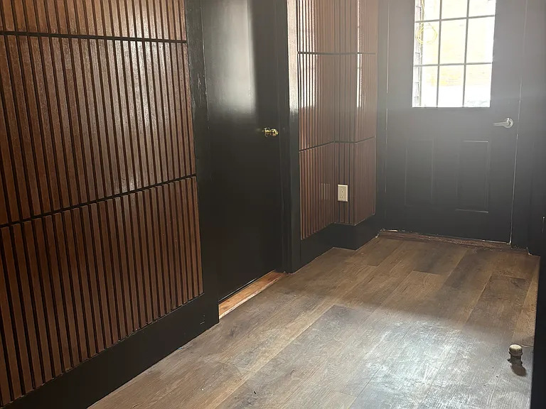 10 Howard St — Photo 6
