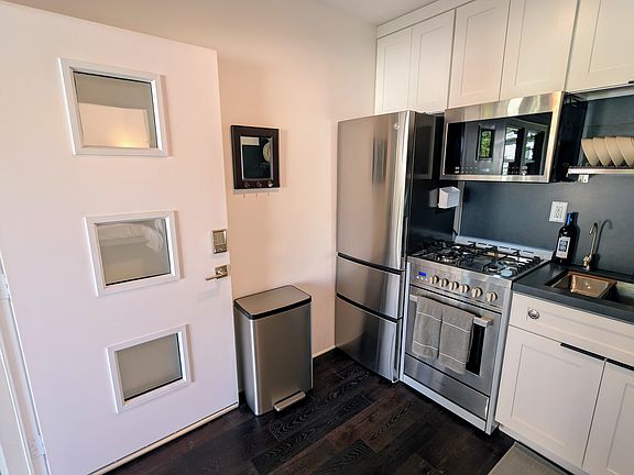 3rd image of 1021 N Alameda Ave #B