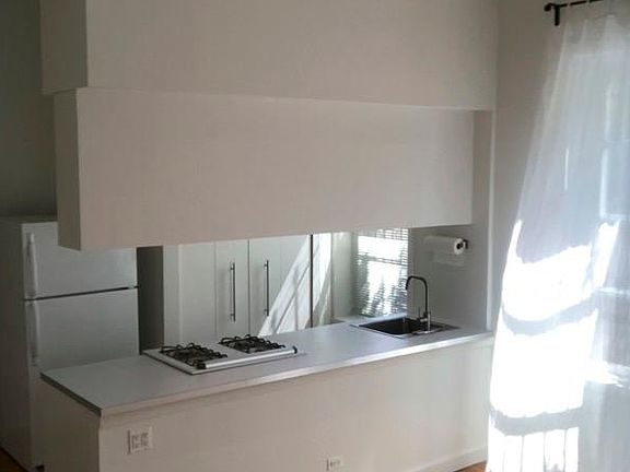 2nd image of 1560 N Milwaukee Ave APT 3R
